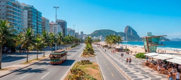 Poste Reto Engastado ou com Base Flangeada
