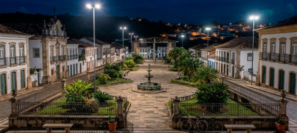 Poste Reto ou Poste Curvo